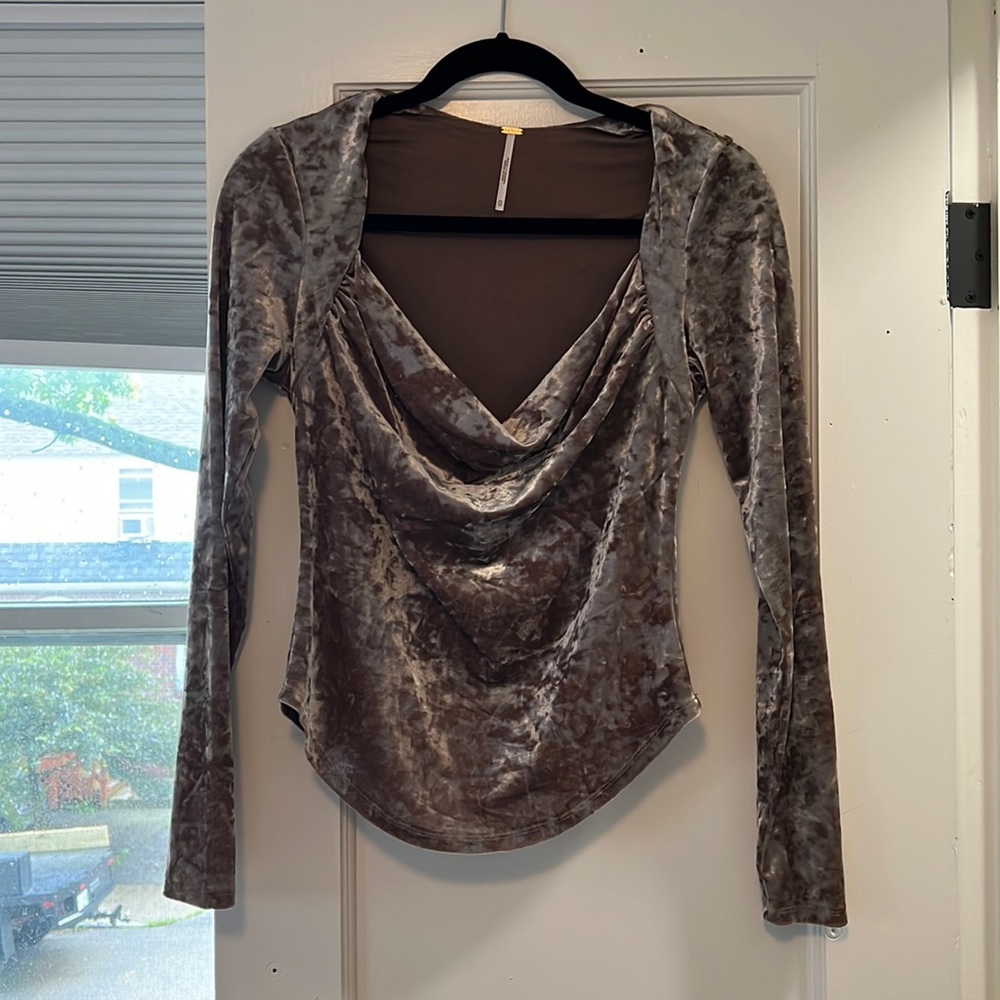 Stunning Free People Cowl Neck Crushed Velvet Gold Top ✨